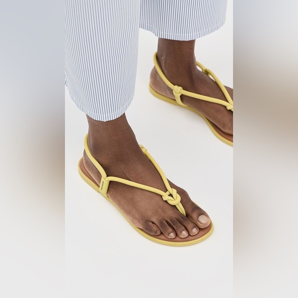 Havaianas Shoes - Havaianas Una Açai Thong Sandals